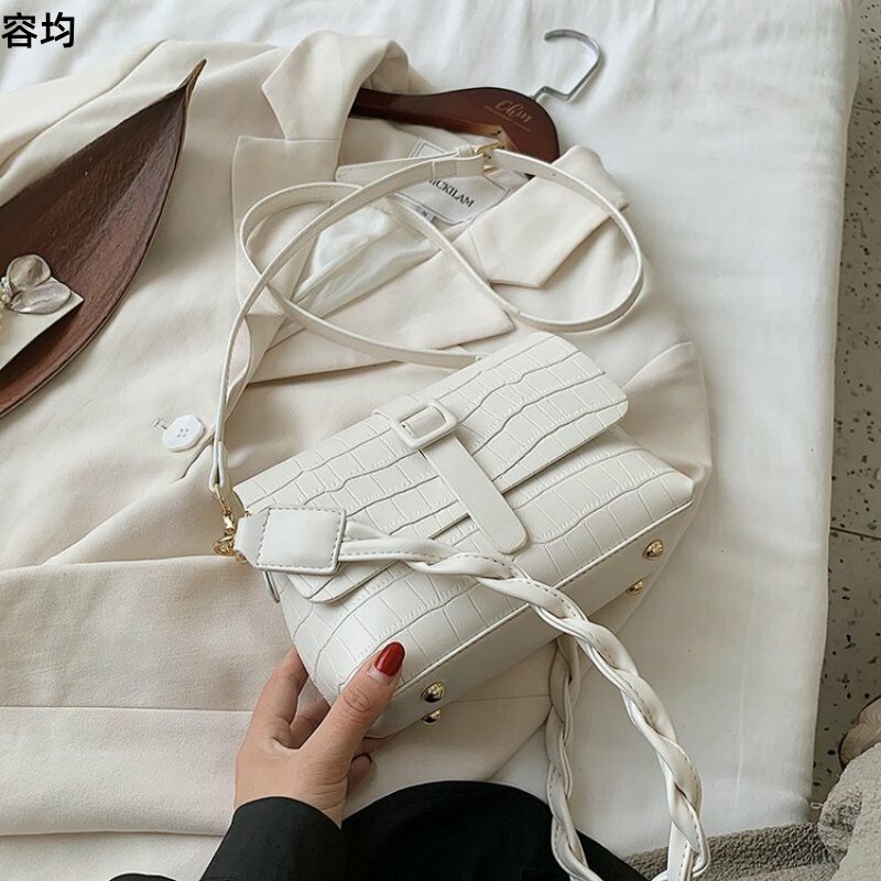 Fa-style small crowdsourcing bag 2020 new wave fashion skew satchel texture Crocodile tattoo 100 lap single shoulder armband