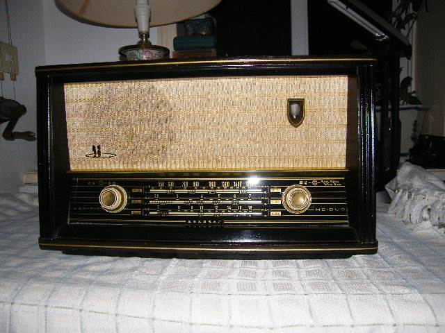 Yao Lan] -663-6D Medeau vacuum tube radio 2