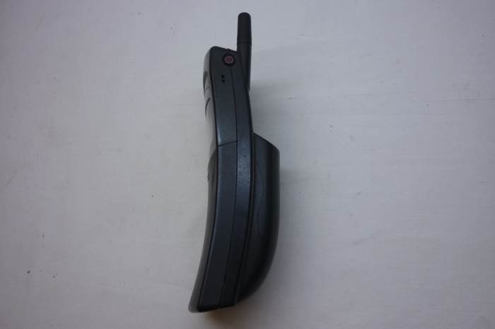 (Yaolan) Road with machine NOKIA Showcases Nostalgic Banana Slide Cover 8110 Phone Classic Old