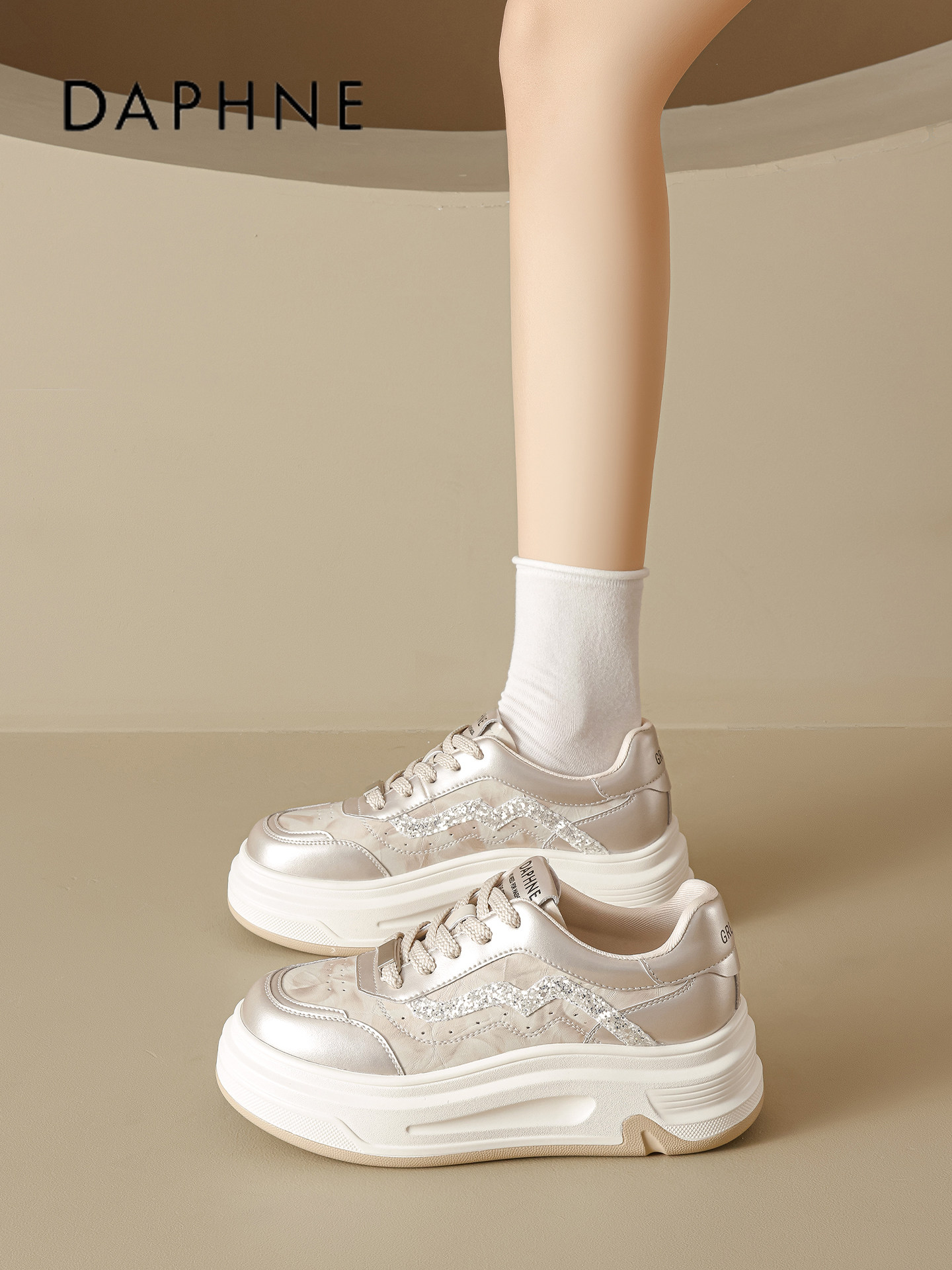 Daphne Thick-Soled Sneakers for Women 2026 New Autumn Height-Increasing Shoes Versatile Casual Sports White Shoes
