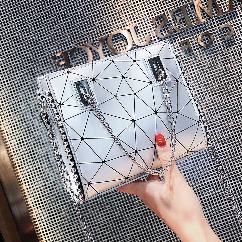 Bag girl 2023 new senior French niche chain large capacity - strapped one shoulder - strapped bucket bag