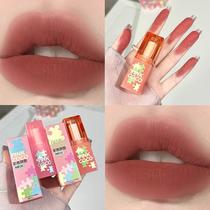 Female high tender girl pseudo-vegan lipstick lip glazed velvet matte foggy face low saturated nude color system student party expats white lipstick