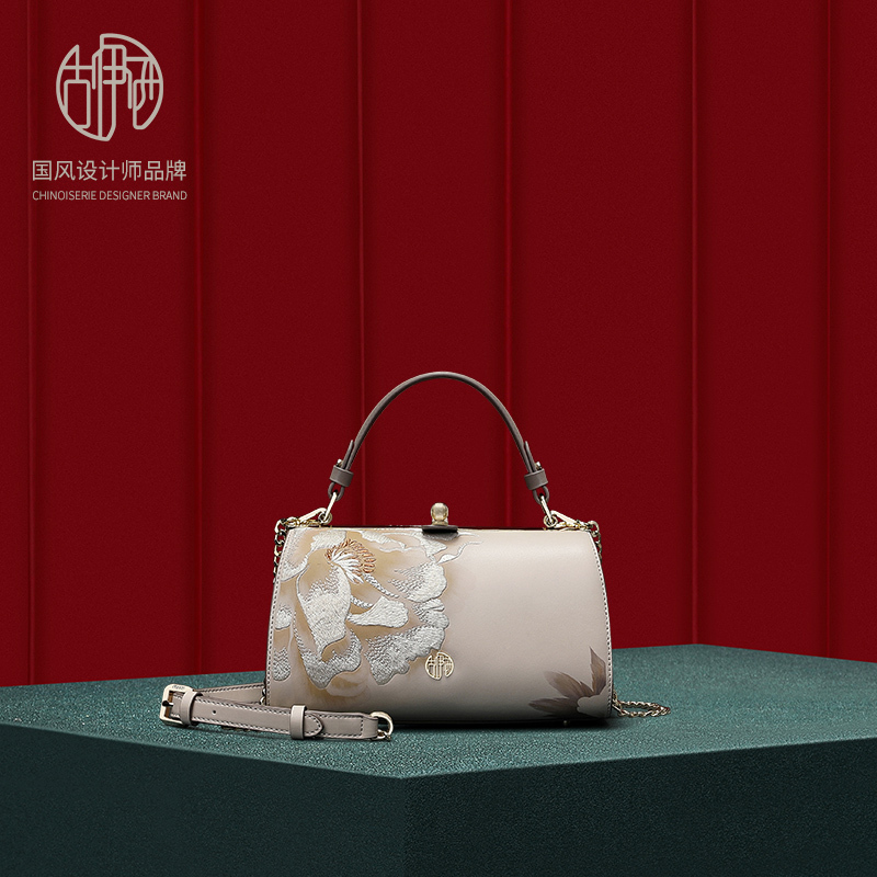 【Treasure New Product】Chinese Style Art Design Women's Bag Light Luxury Clip-On Metal Handle Leather Shoulder Handbag