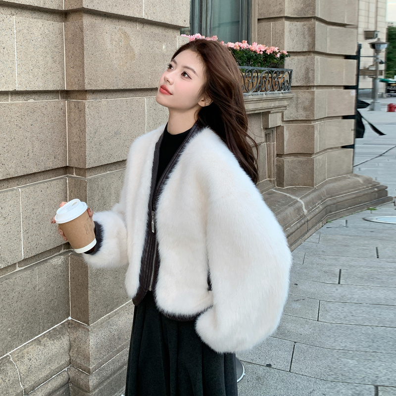 White Elegant High-End Pu Leather Patchwork Eco-Friendly Fur Coat for Women 2026 Winter New V-Neck Fashion Top White Elegant High-End Pu Leather Patchwork Eco-Friendly Fur Coat for Women 2026 Winter New V-Neck Fashion Top
