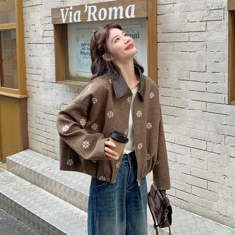 French Unique Retro Pu Leather Patchwork Lapel Embroidered Jacket for Women 2026 Early Autumn New Style Casual Jacket for Small People