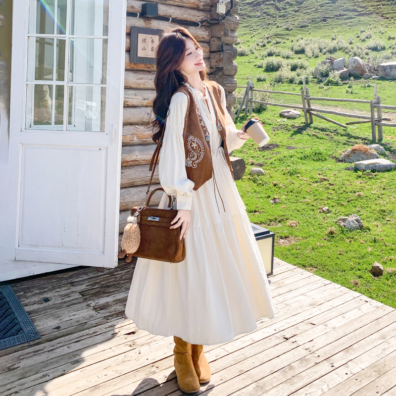 French Nomadic Style Embroidered Vest Dress Suit for Women 2026 Autumn New Style Elegant Waist-Cinching A-Line Skirt Two-Piece Set