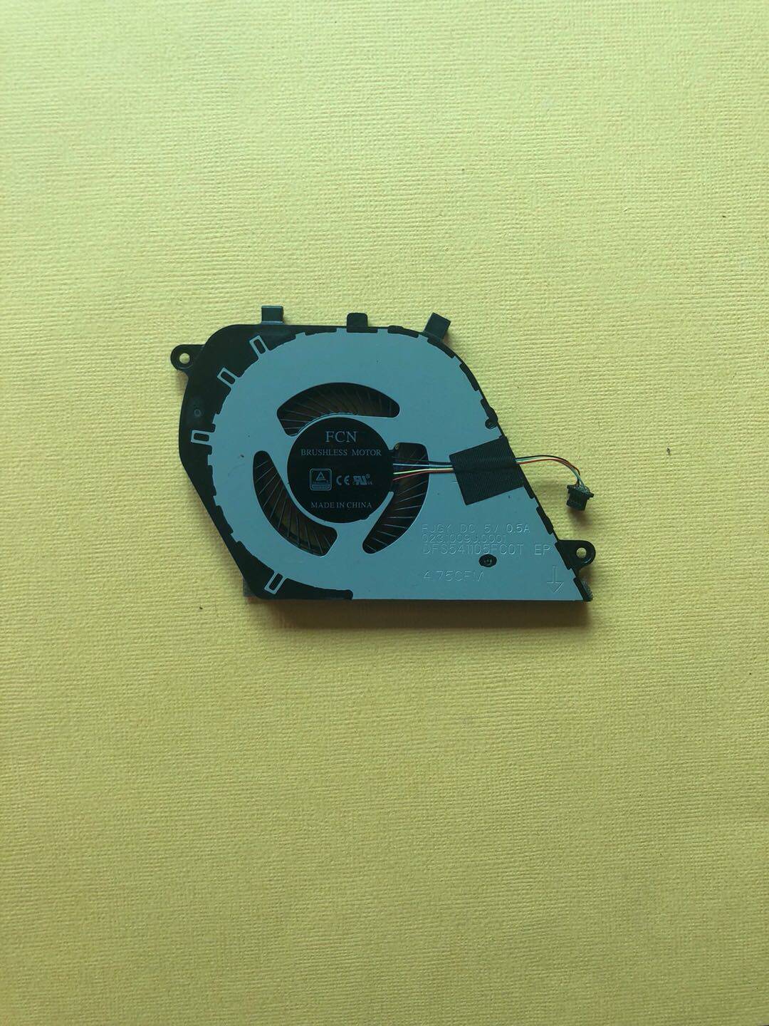 New DELL Dell Inspiron 15-7000 7570 7573 7580 fan 0Y64H5