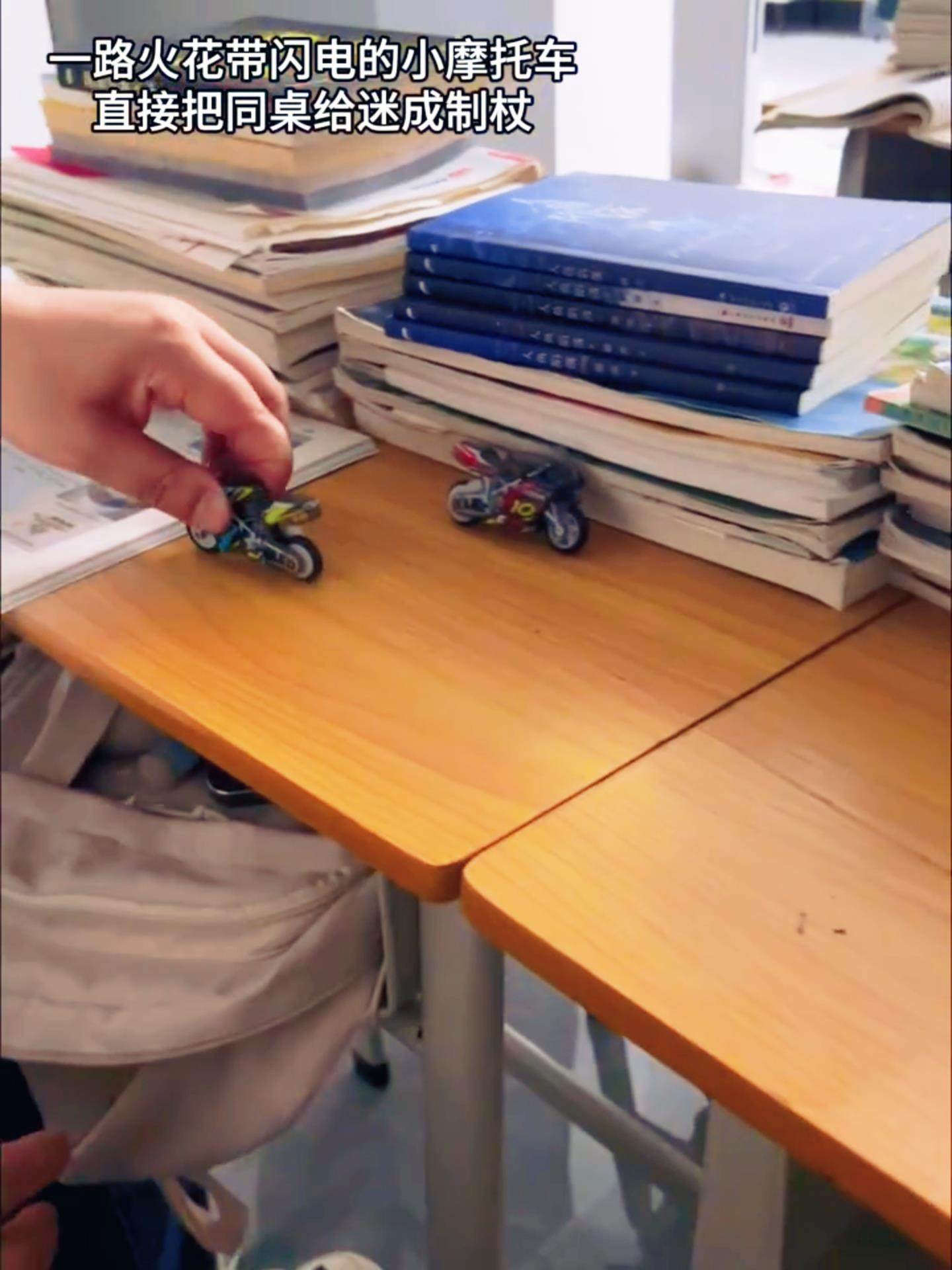 Spark Motorcycle Cool Stunt Inertial Sliding Motorcycle Realistic Model Boy Toy Creative Mini Motorcycle