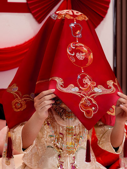 2025新款结婚红盖头中式婚礼秀禾服专用红色新娘头饰婚庆用品大全