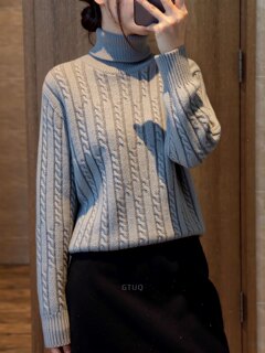 2025 winter new thickened and warm old money style high-neck twisted pattern slimming temperament design knitted sweater