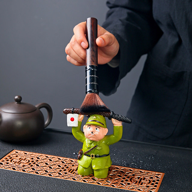 Light Luxury Ornament Japanese Soldier Kneeling Surrender Color-Changing Tea Pet Ornament Tea Table Tea Tray Decoration Stress-Relief Ornament