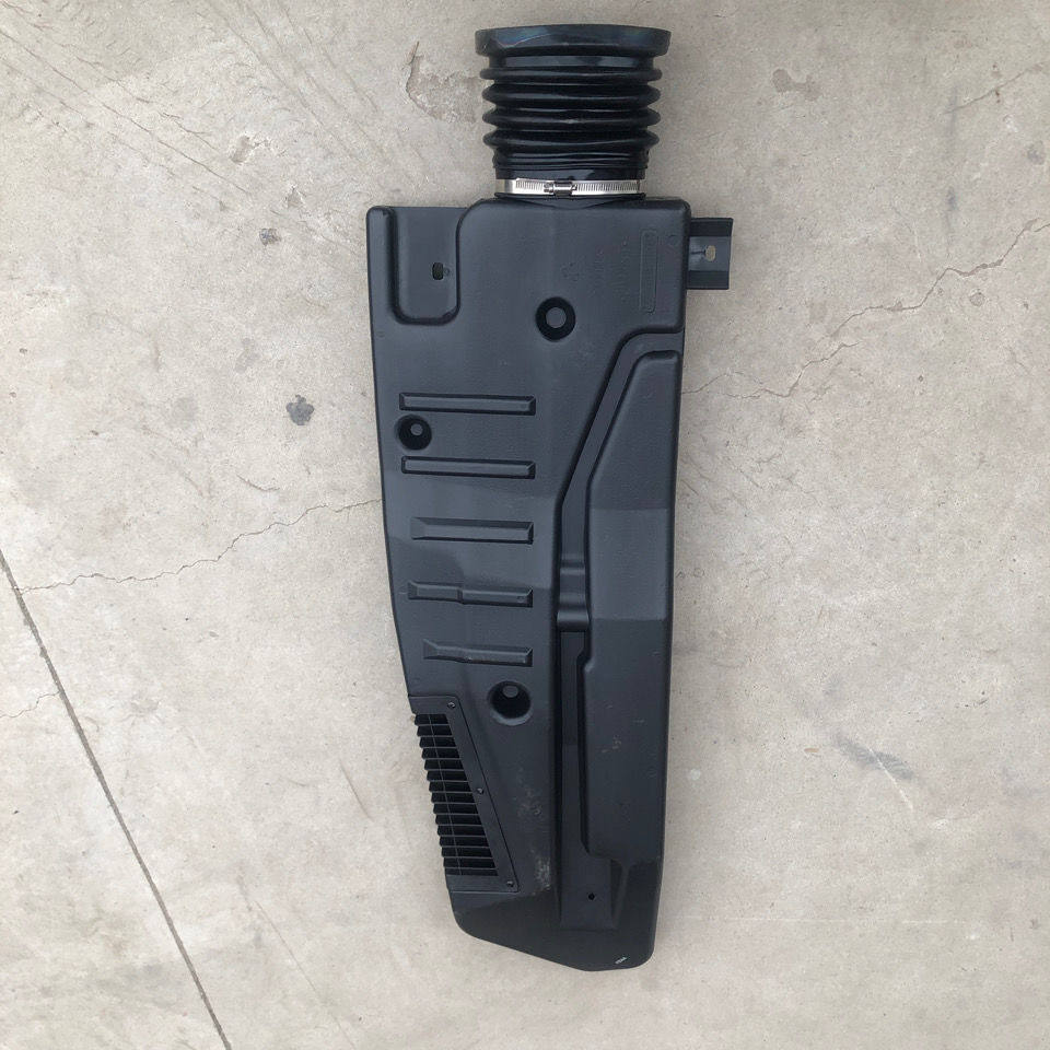 The original accessories of the FIU A3 X3V3X 2D3X 6V6 car behind the back tube of the inlet