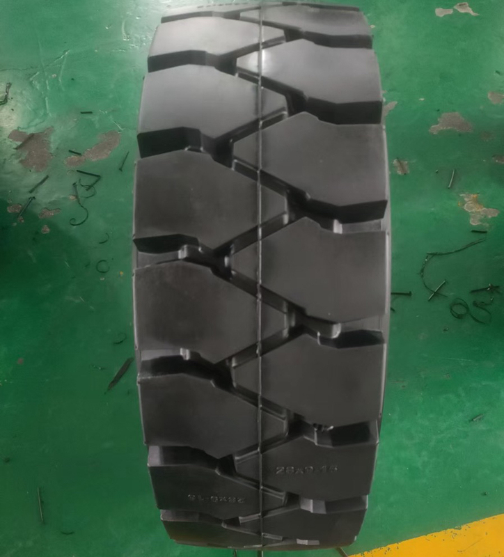 High-Quality Forklift Solid Tires 16X6-8/21X8-9/650-10/28X9-15/140/-55-9/