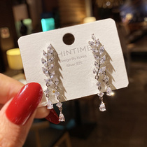 Korean temperament net red symmetrical leaf earrings women Joker fashion crystal earrings earrings without ear holes earrings