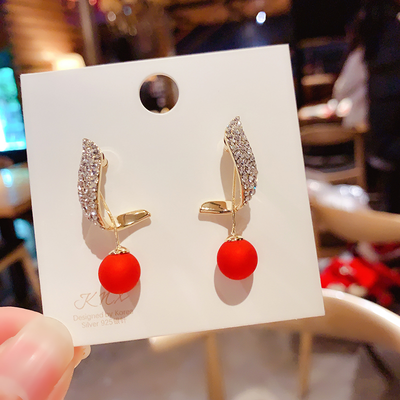 Korean Temperament Net Red Identical Pearl Earrings Superior Atmosphere Red Earrings Winter 100 Lap Pure Silver Ear Nail
