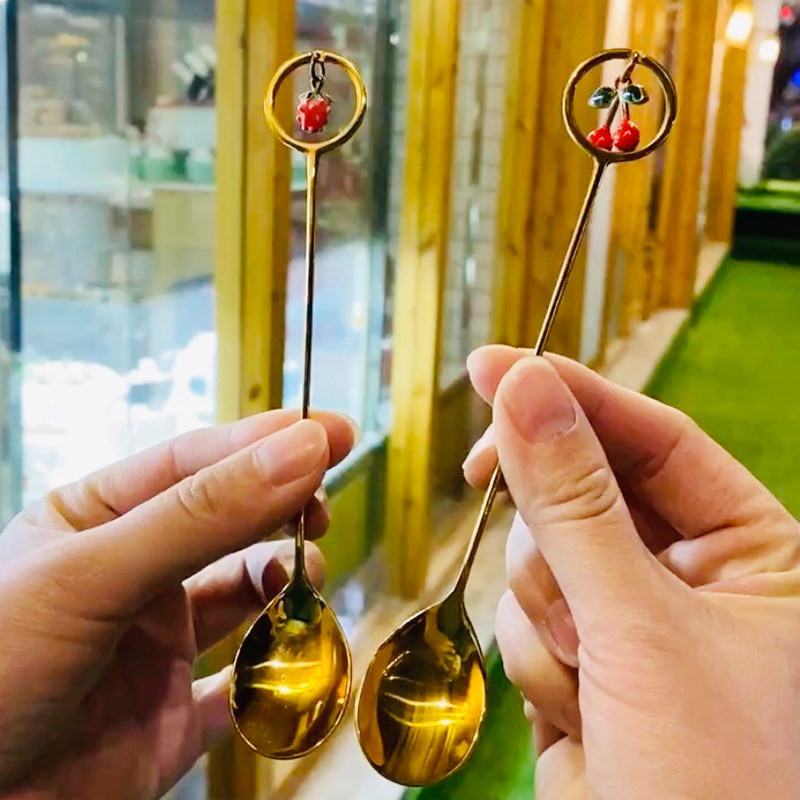 Stainless steel gold-plated strawberry cherry pendant spoon ins wind cute dessert cake coffee spoon stirring stick small spoon