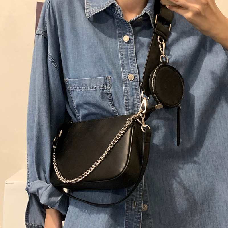 This year's popular new 2023 hot style light luxury high-end texture niche design Messenger bag female summer wild small bag