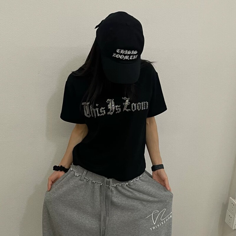 Tiz Design Letter Rhinestone Print Regular Shoulder Slightly Slim Fit Black Short-Sleeve Tee Unisex