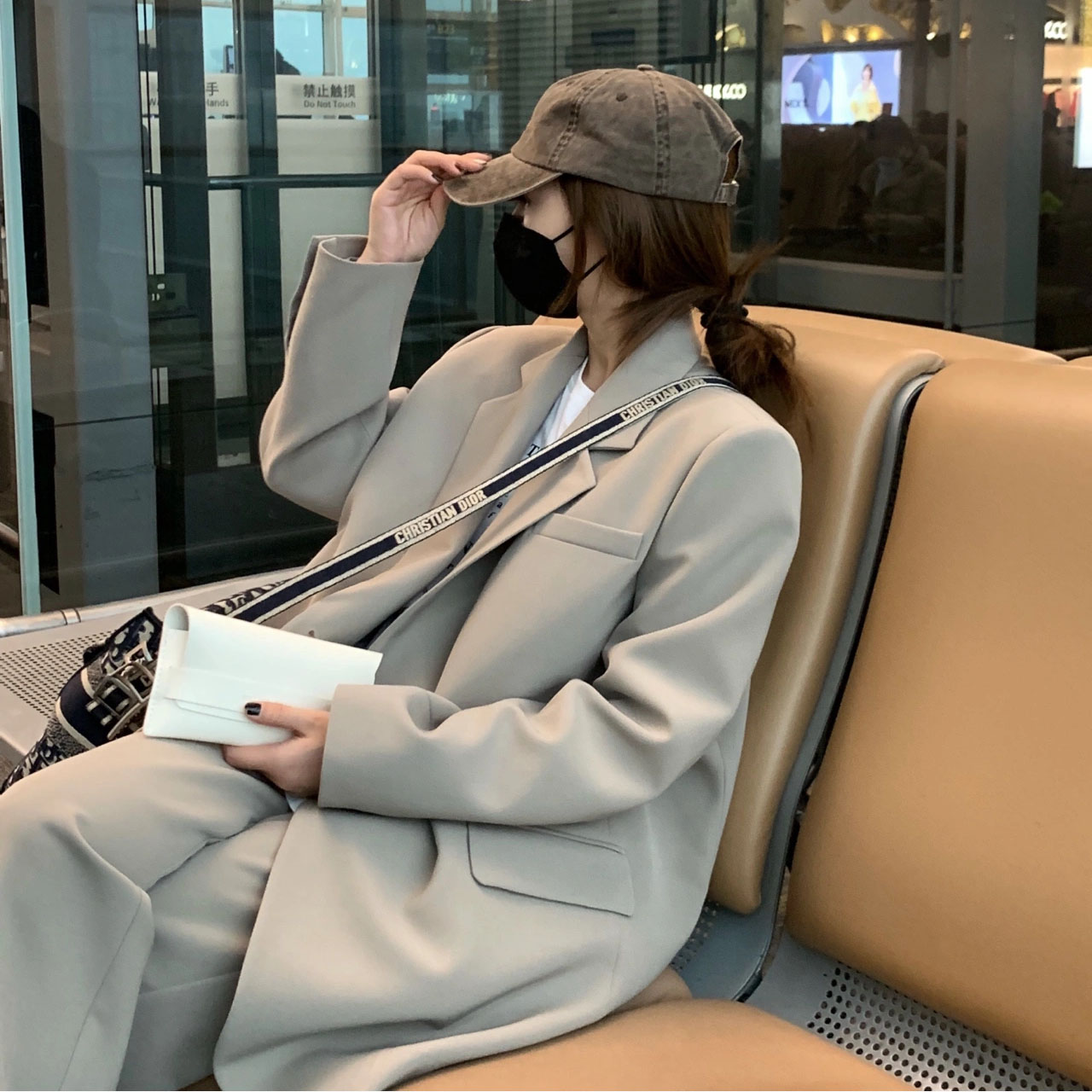 chic's little suit coat girl 2022 new high - level design sensation small suit small leisure tops