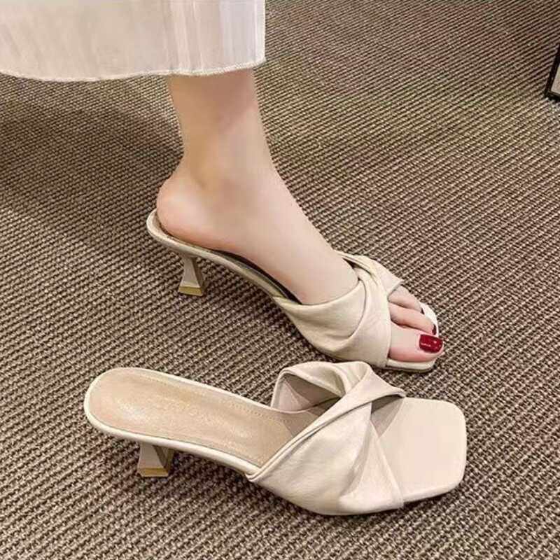 Women's summer 2024 new style mid-heel stiletto slippers, French style, versatile, perfect for trying on clothes.