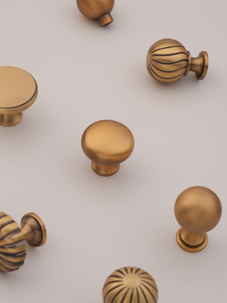 French-Style Brass Handle for Wardrobe Doors, Drawers, Cabinets, Simple Single-Hole Small Handle, Antique Retro Bronze Color