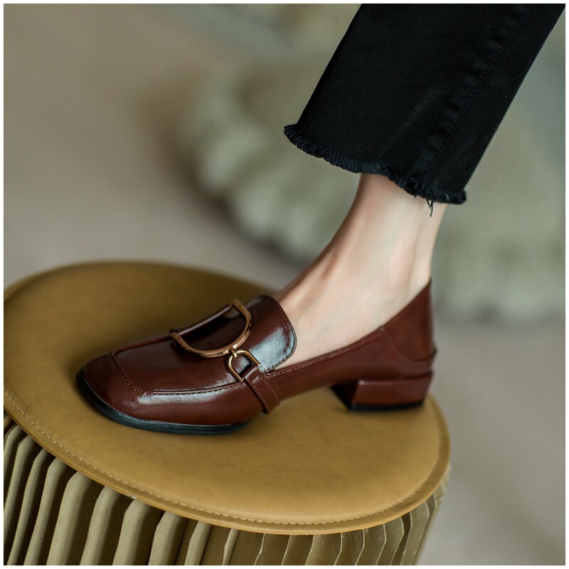 British style small leather shoes women's 2022 new leather all-match single shoes retro medium heel thick heel loafers one pedal