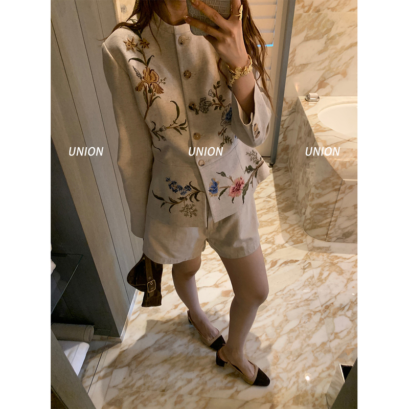 Union Officially Authorized into the East 26 Spring/Summer Floral Bird and Tree Embroidered Waist-Cinching Jacket Ice Ice Union Officially Authorized into the East 26 Spring/Summer Floral Bird and Tree Embroidered Waist-Cinching Jacket Ice Ice
