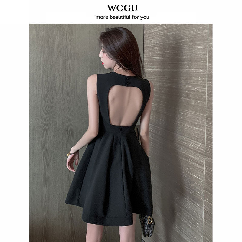 Halter dress French niche design sense careful machine waist thin temperament Sexy Hepburn style small black skirt woman