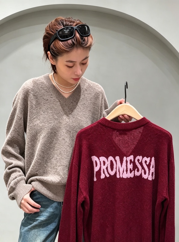 [Mag Collaboration] Authentic 2026 Winter Pullover Long Sleeve Knitted Top with Letters on the Back Mbf4Swt023
