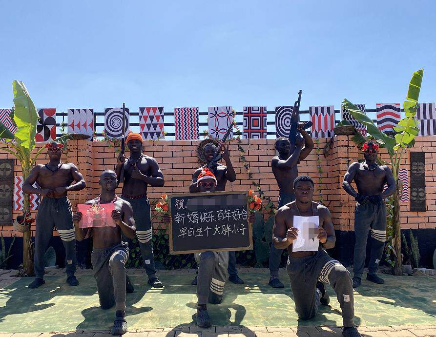 非洲祝福视频哪里买？非洲举牌祝福一次多少钱黑人拍视频祝福多少钱 非洲祝福视频如何制作？