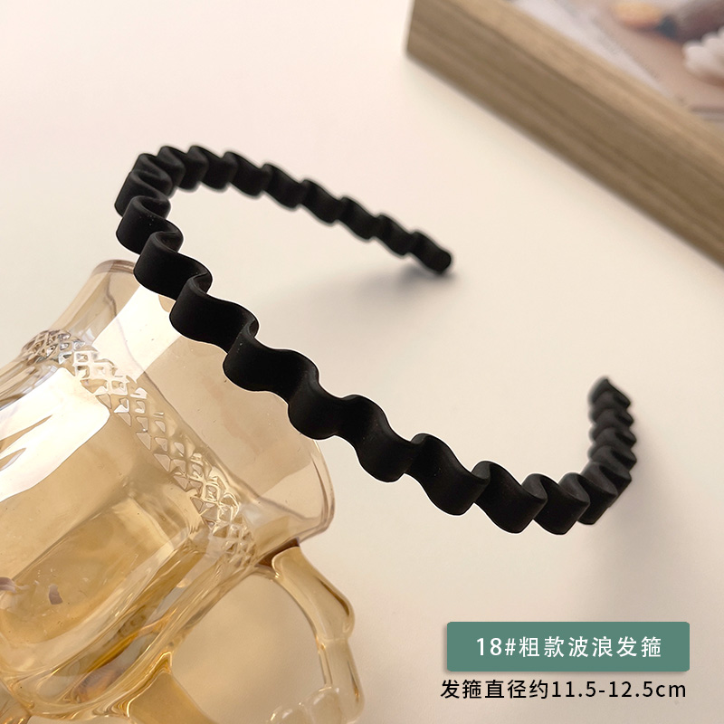 images 23:Smolted black hair hoop In summer, wear a hair card and shredded hair to organize the artifact with tooth pressing hair and decorate the face hoop