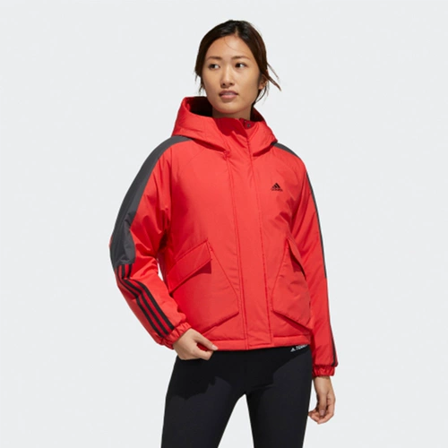 Adidas, красный пуховик, спортивный спортивный костюм, оберег на день рождения, куртка