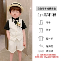 Белый жилет, шорты, рубашка, галстук-бабочка на лацкан