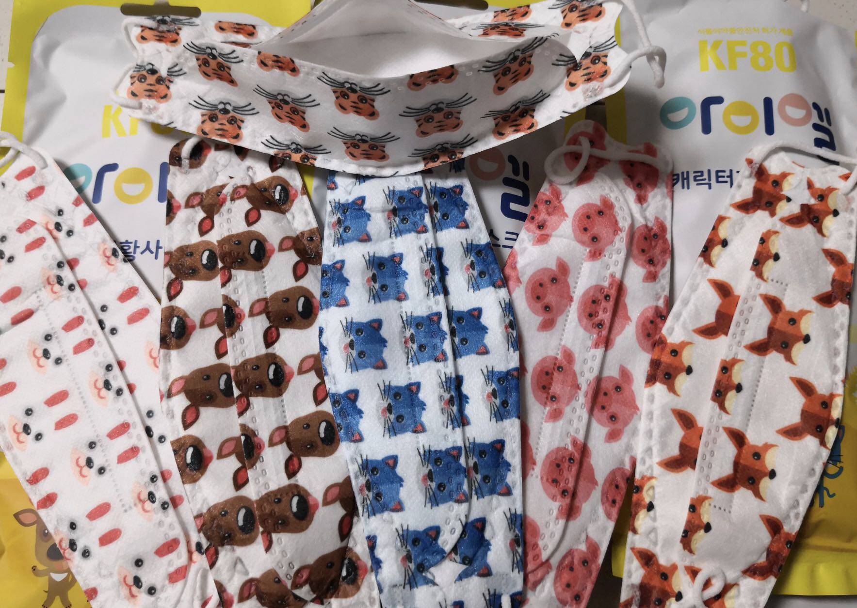 Colourful six-piece dress South Korean small face girl or child 80 cartoon mask pig rabbit pooch pooch foodie