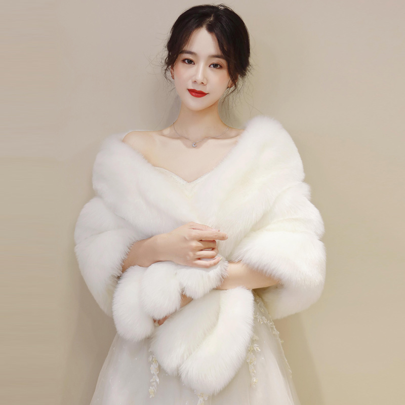 ウェディングドレス ショール 冬 2024 新しい白い花嫁の結婚式 ブライズメイド トーストドレス チャイナドレス ファーケープ付き