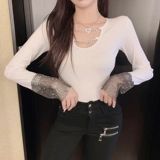 Небольшой дизайнерский приталенный лонгслив, приятная телу футболка, осенний, в обтяжку, тренд сезона, V-образный вырез