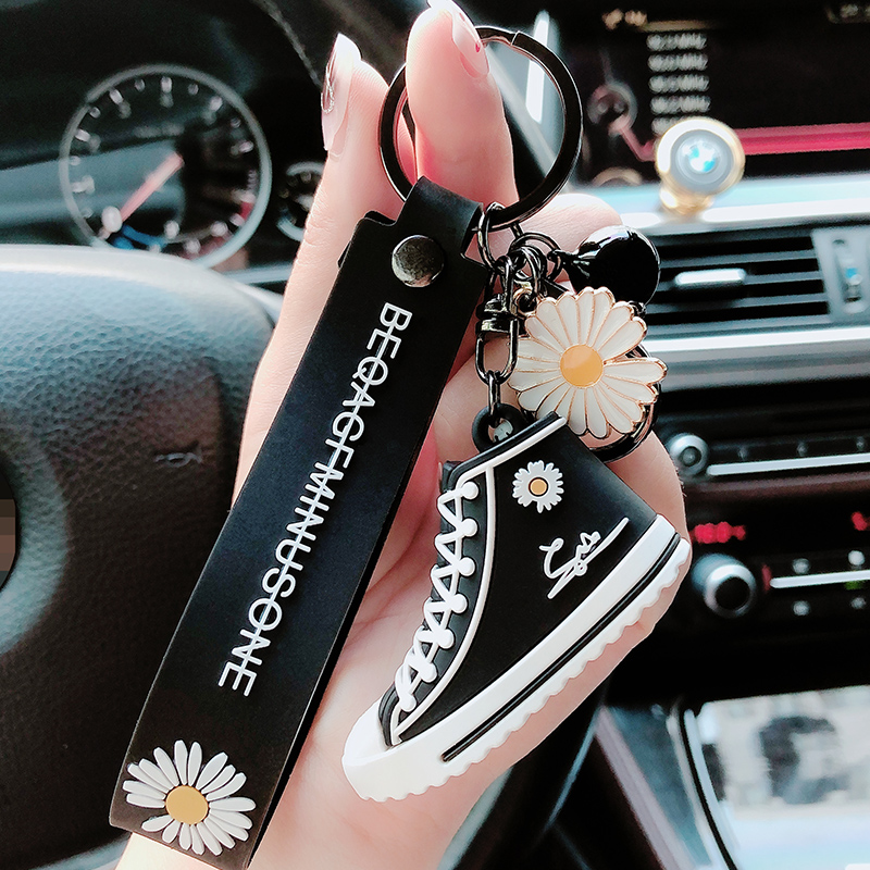 Creative ins net red quan zhilong little daisy keychain pendant canvas shoes pendant doll personalized men's and women's bags