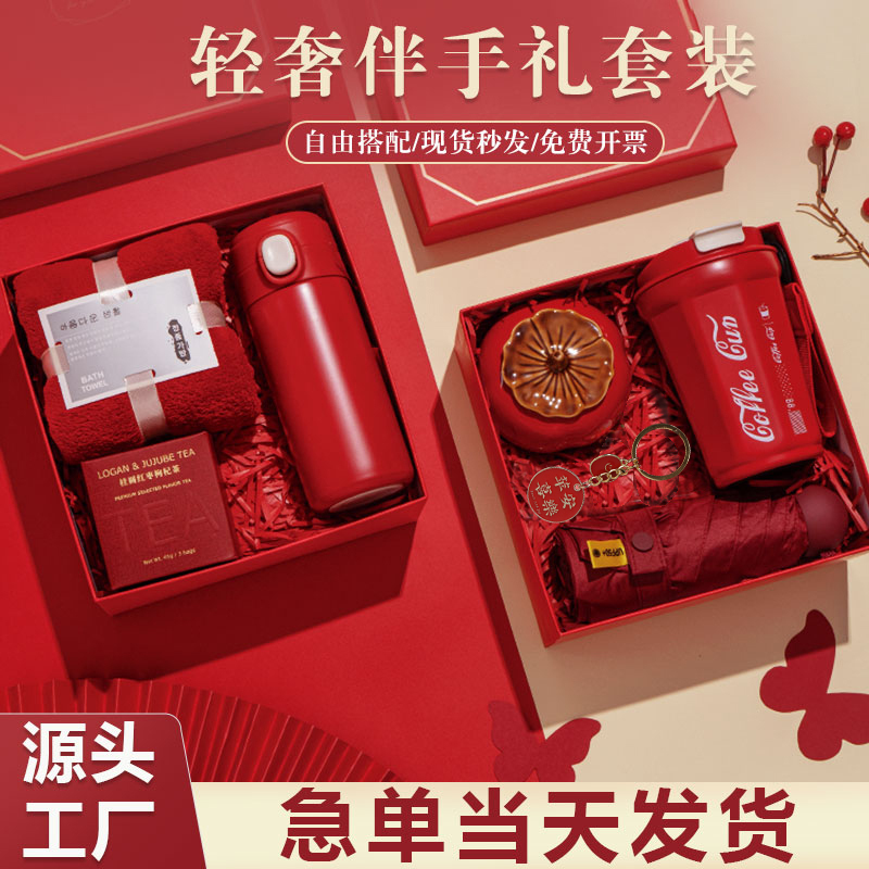 Wedding Souvenirs for Guests, Wedding Favors, Practical Engagement Party Small Gifts, Wedding Banquet Towel Gift Box Set