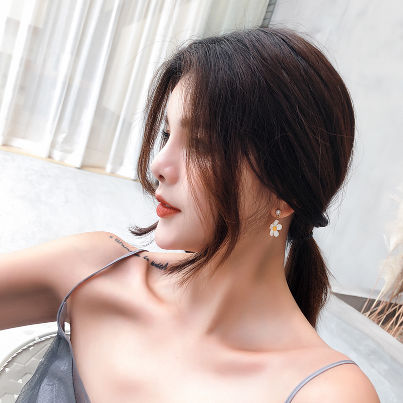 Eight words and a sea wig woman in the middle of a sea wig piece air light and thin Korean slanted sea Two sides of the sea fix a natural