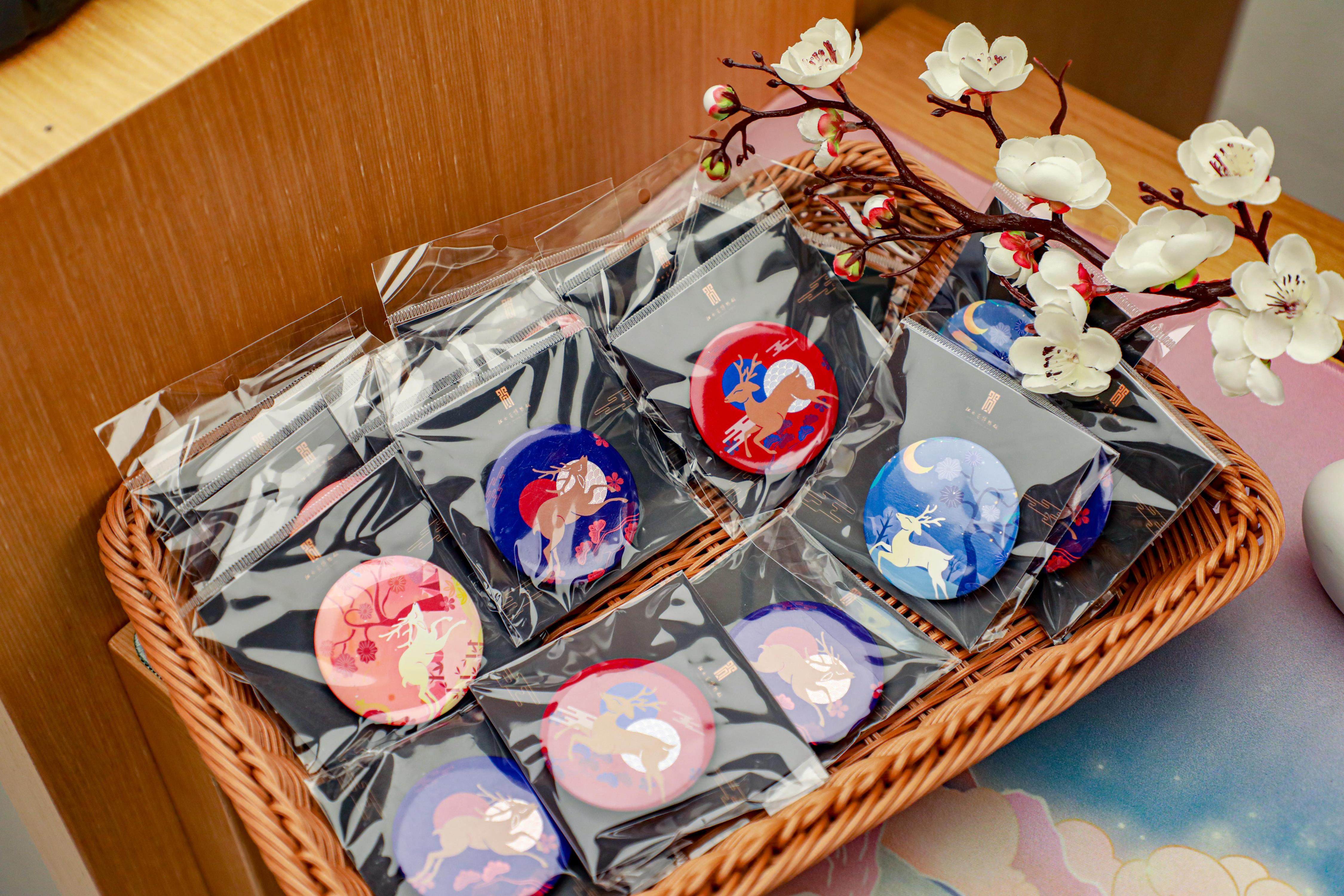 Duhao Wenchuang Yilu has you tinplate bottle opener refrigerator magnet