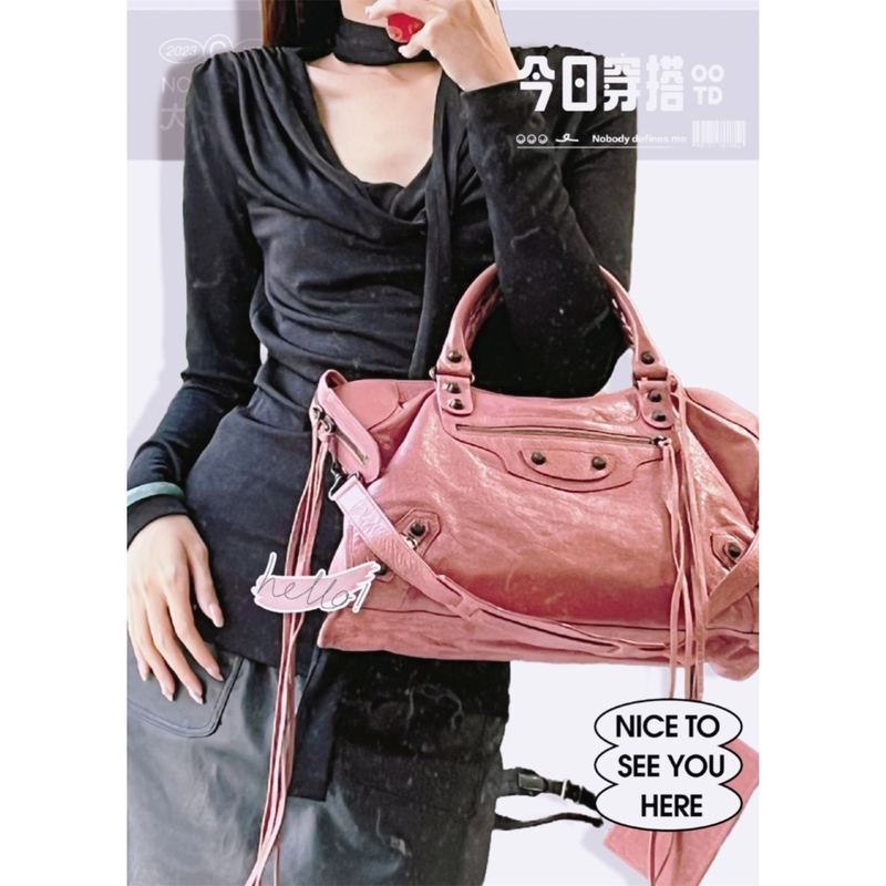 Paris Rivet Motorcycle Bag High-End Large Capacity Shoulder Handbag Crossbody Tote Bag Super Cool Hot Girl Style Pink Women's Bag Paris Rivet Motorcycle Bag High-End Large Capacity Shoulder Handbag Crossbody Tote Bag Super Cool Hot Girl Style Pink Women's Bag