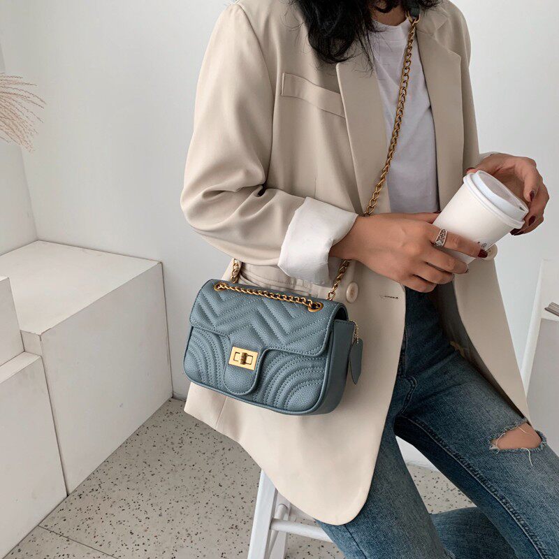 French niche bag women 2022 new trendy high-end fashion all-match one-shoulder messenger chain small square bag