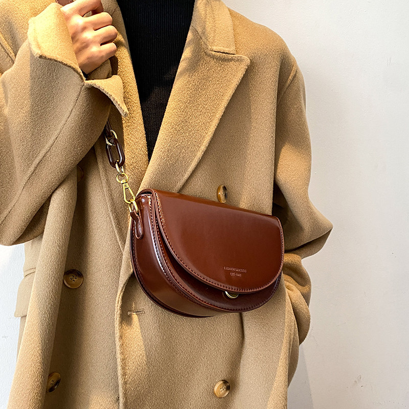 High-end French niche fashion one-shoulder messenger bag 2022 new small bag women's trendy all-match small square bag explosion style