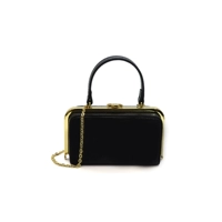 Очень черный большой (вы можете положить свой мобильный телефон)