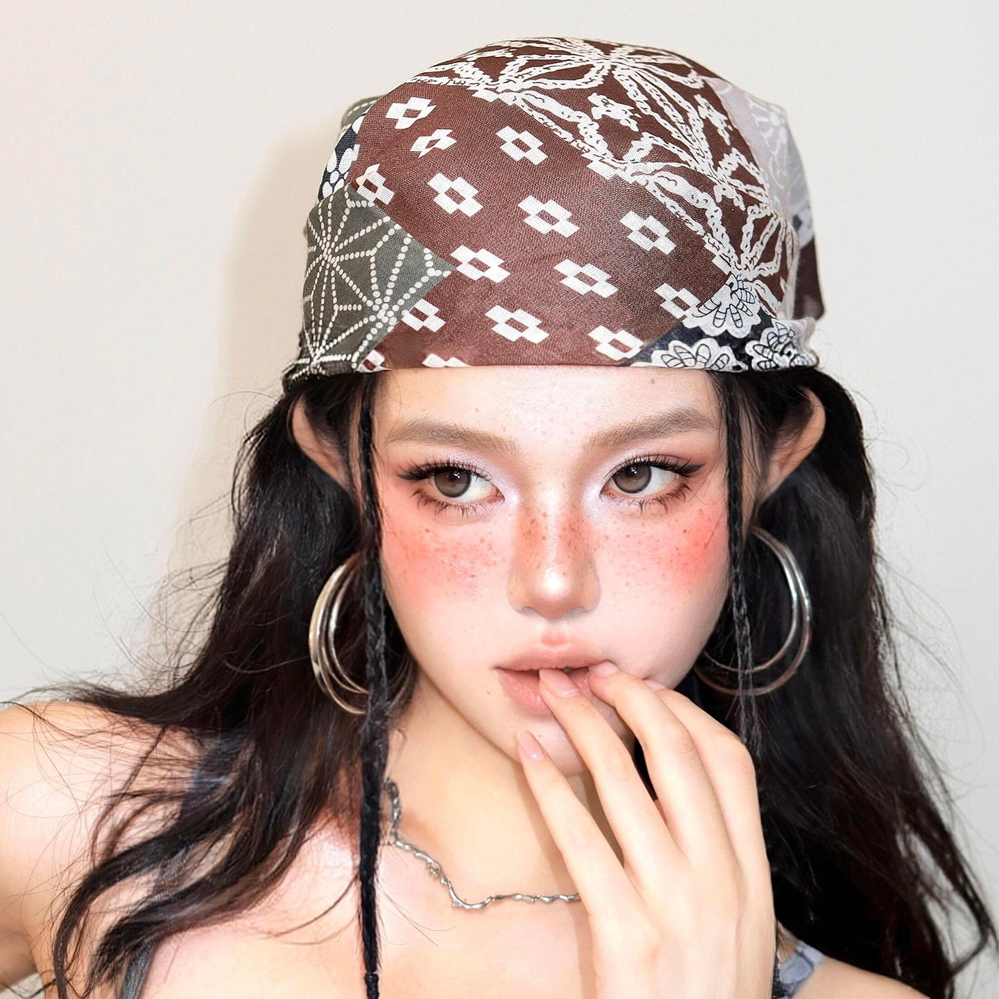 American retro paisley headscarf for women, summer thin style, millennial hot girl small square scarf, Y2K personalized hip-hop silk scarf trendy