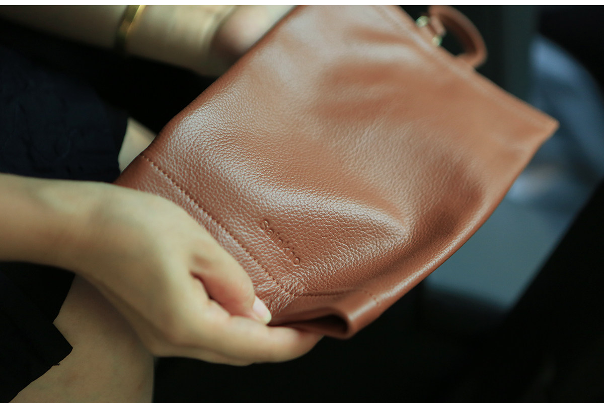 Car-Mounted High-End Tissue Box, Car Armrest Box, Tissue Box, Face Towel Storage Bag, High-End Tissue Cover