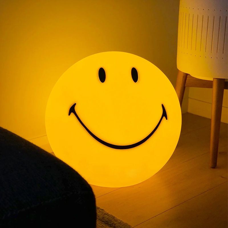 Trendy Smiley Face Lamp, Instagram-Style Bedroom Healing Creative Positive Life Smile Emoticon Inspirational Night Light Trendy Smiley Face Lamp, Instagram-Style Bedroom Healing Creative Positive Life Smile Emoticon Inspirational Night Light
