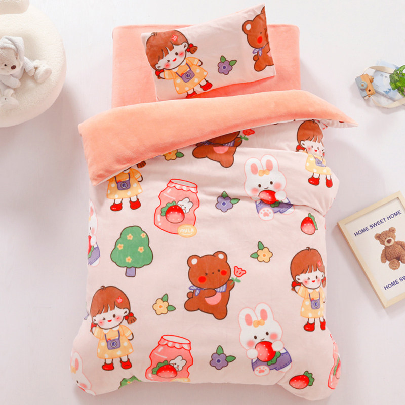 Kindergarten quilt three pieces of winter coral velvet cots with cots and two-sided cream cots