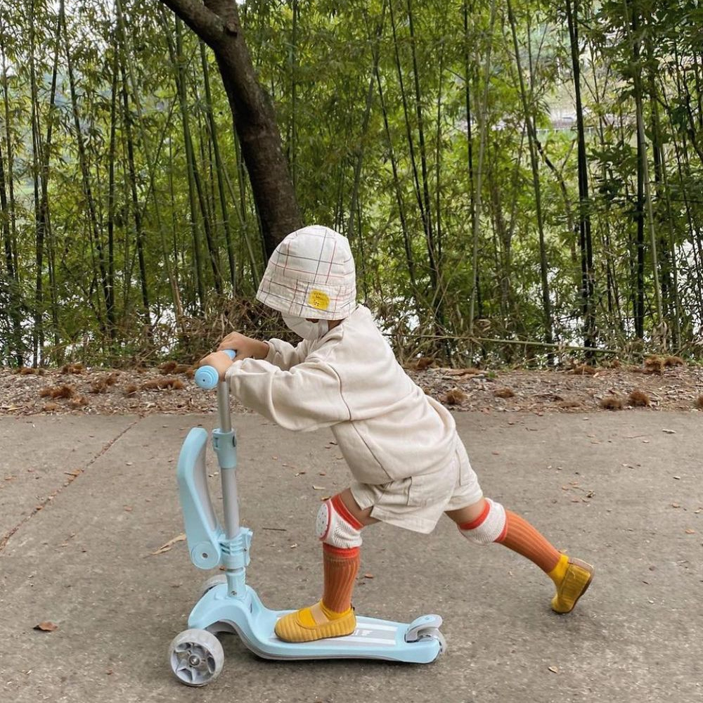 South Korea Ifam Children Scooter Folding Seat Flash LED Light Stir-fry with adjustable height 4 segments