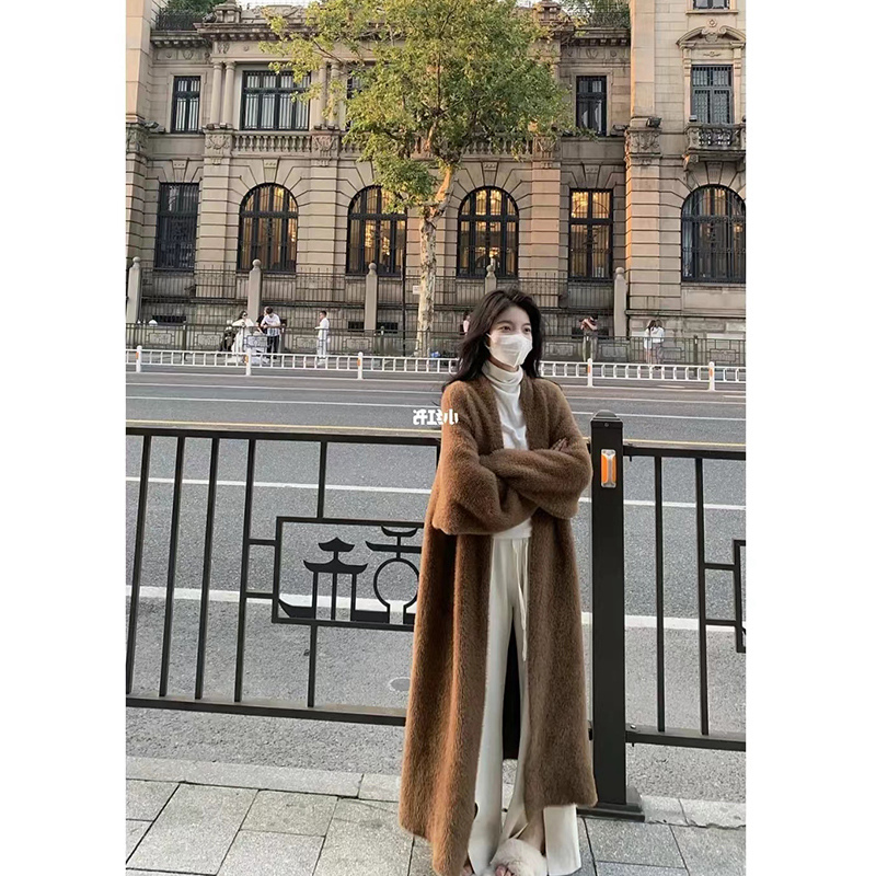 Autumn and Winter Long Brown Mink Velvet Sweater Coat for Women, Loose and Lazy, Early Spring Retro Over-The-Knee Knitted Cardigan Coat